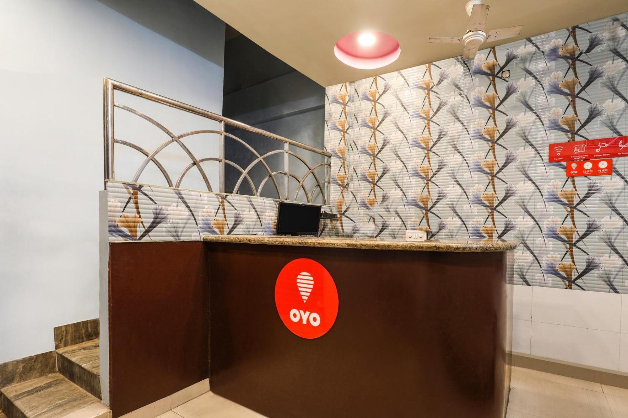 וורנגל Super Oyo Hotel O Sathya Inn מראה חיצוני תמונה